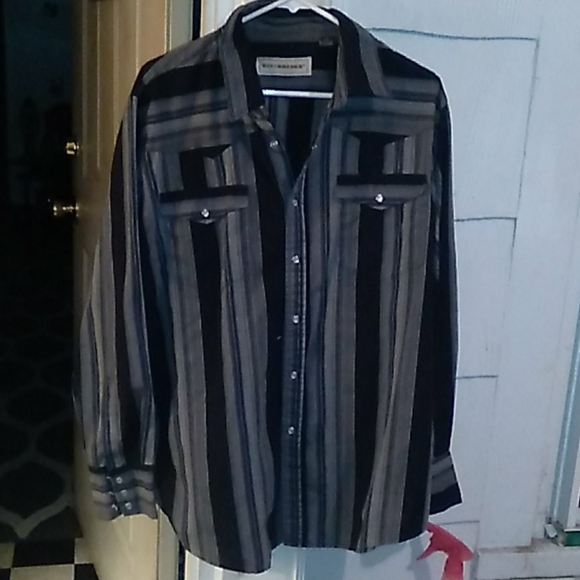 Brit and Brindle casual button down shirt - Picture 2 of 4